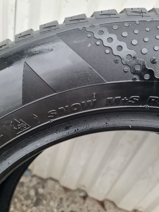 2 Anvelope de iarna*195/65R15*KUMHO*LICHIDARE STOC*75 Lei Buc*