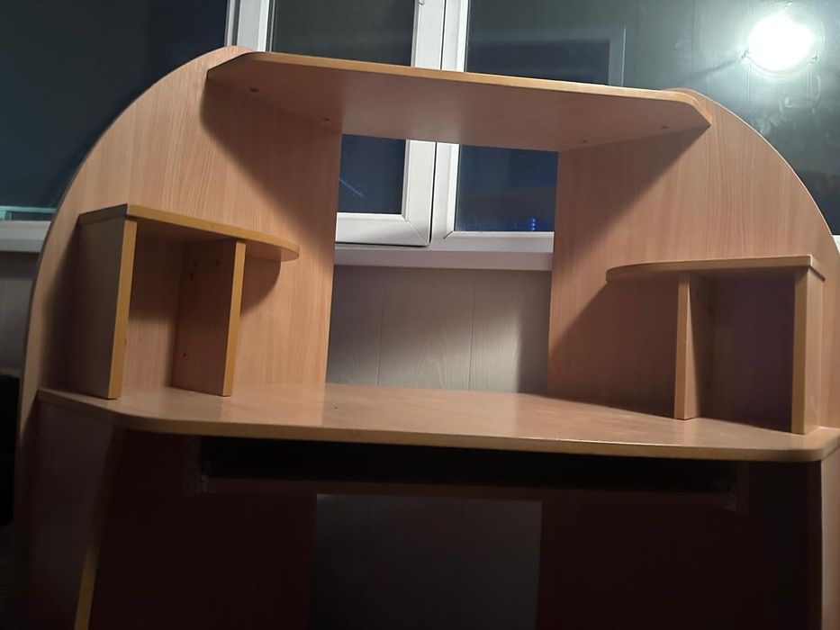 Продам стол компьютерный