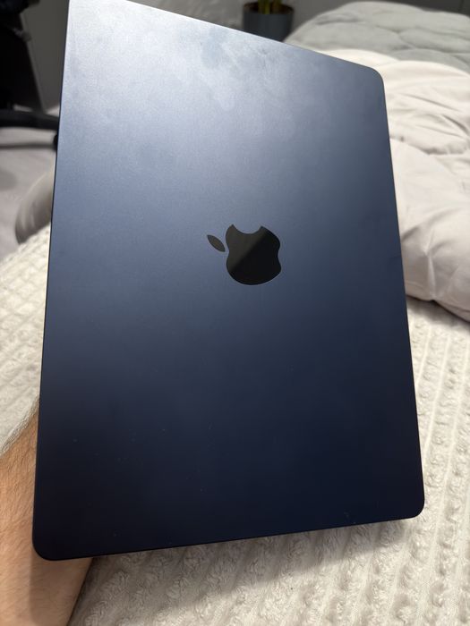 Macbook air 13 M2 8gb ram 512gb