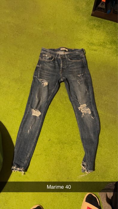 Vand blugi Zara colectia noua