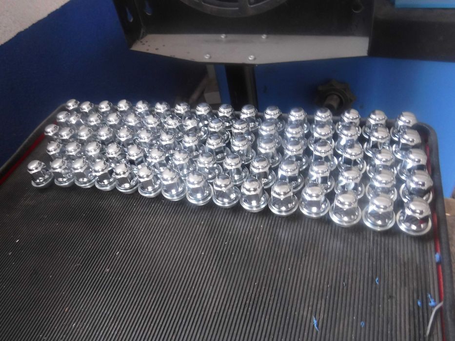 Piulite ford sau jaguar originale model cu saiba