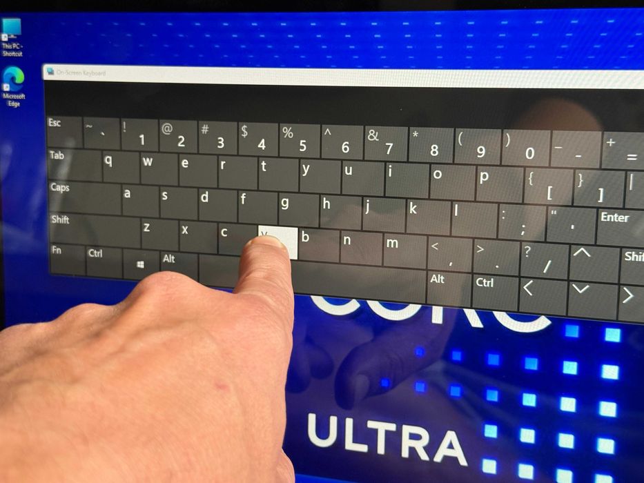 НОВ!17.3 HP OmniBook Touch`Ultra 7-256V/16GB DDR5/1TB SSD/Гаранция