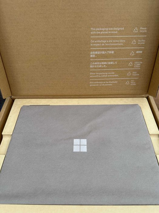 Surface Pro 9 i7/ 32RAM/ 1TB SSD Windows Pro