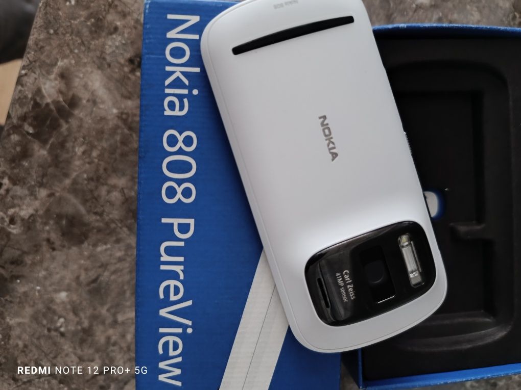 Nokia 808 PureView в изумительном состоянии