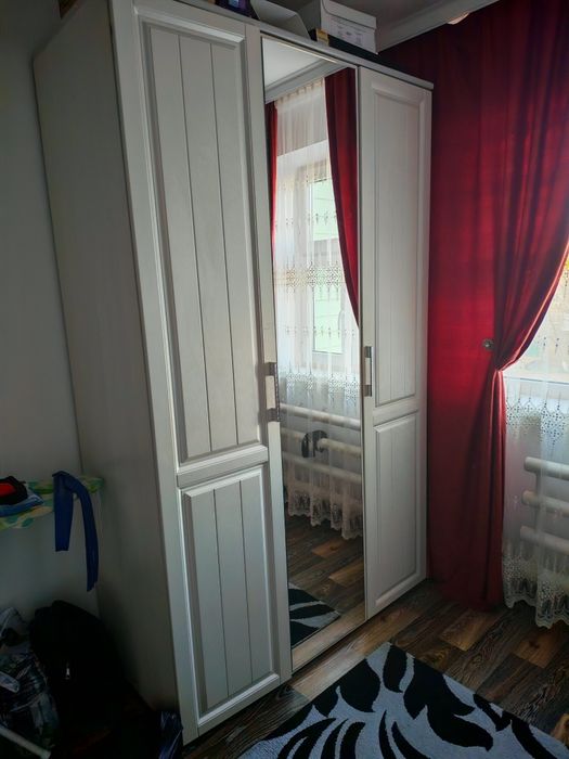 Продам спальный гарнитур (кровать, тумба, шкаф) стильный модный