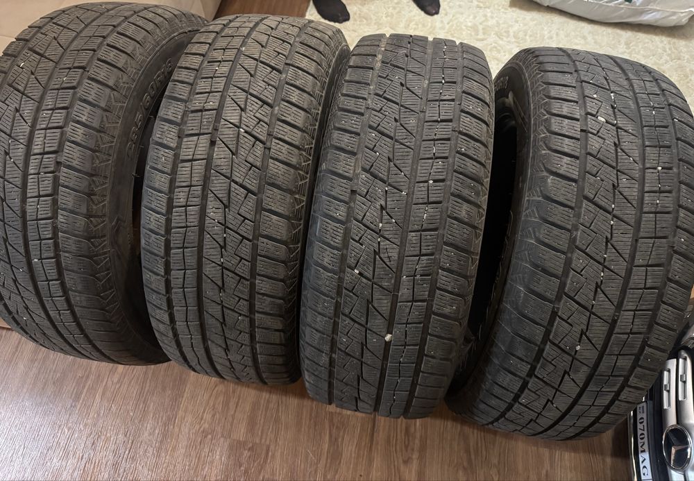 Продам зимние шины 285/60 R 18