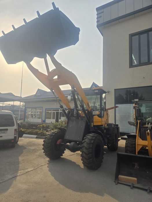 Фронтальный погрузчик