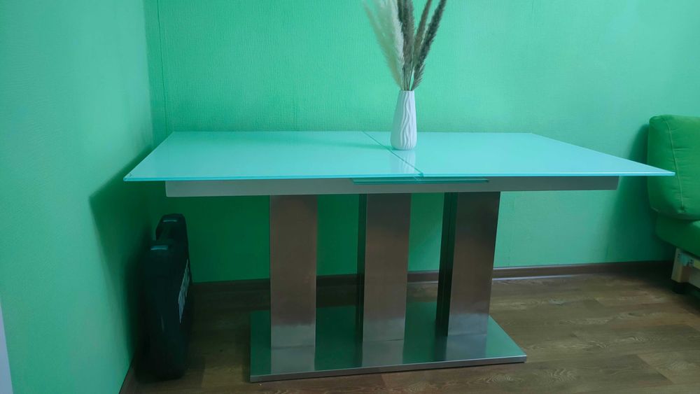 Продам стол каленое стекло