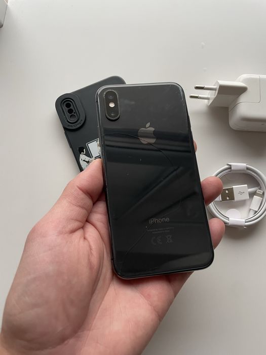 • Iphone XS  •  BATERIE 88% •