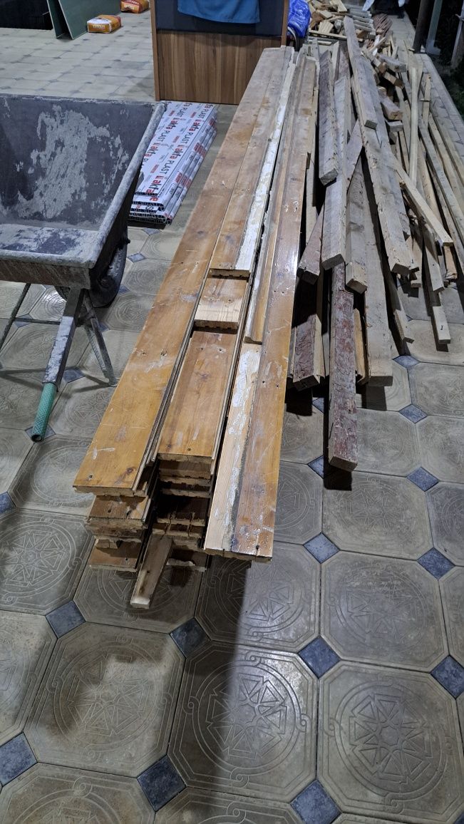 Qurilis materiallari(eshik va romlar, podokon. bilan birga,taxta .