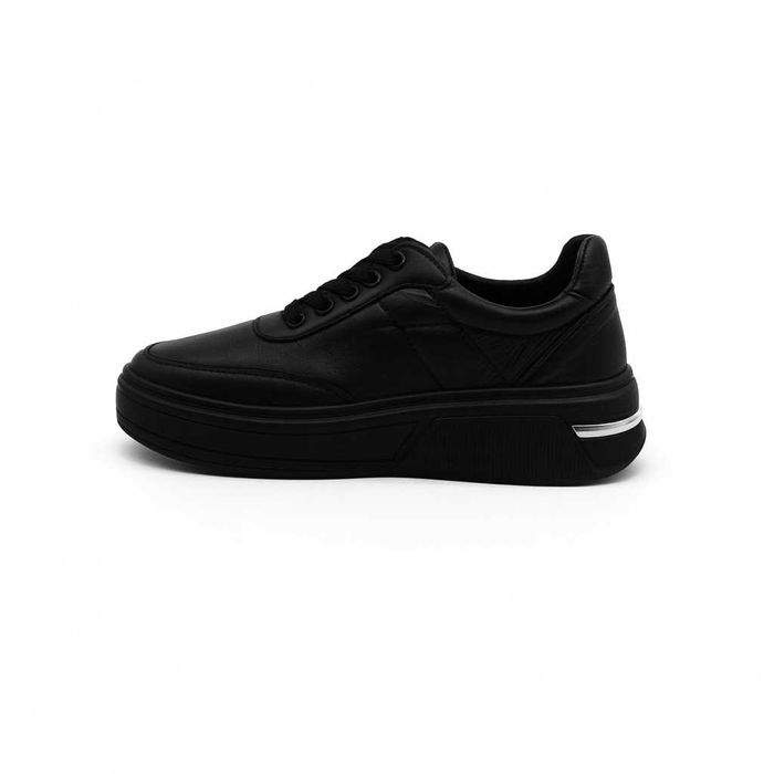 Дамски черни спортни обувки от естествена кожа