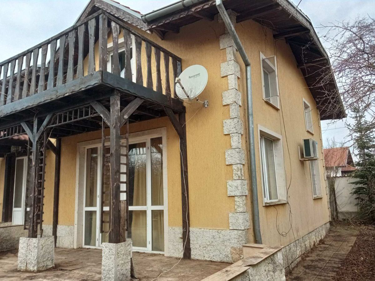 Къща на 4 км от морския бряг