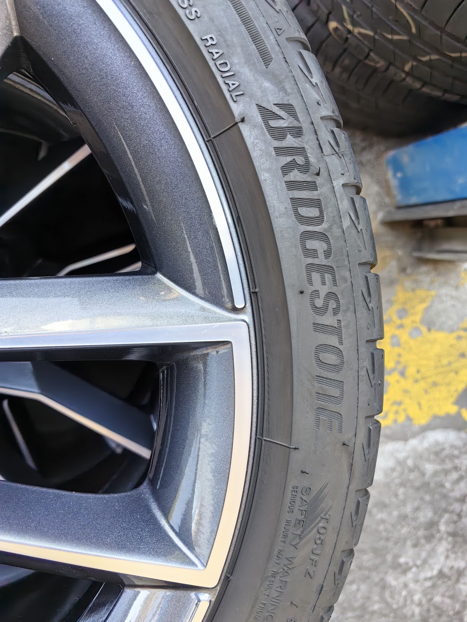 4 броя летни гуми 225/40/18. BRIDGESTONE