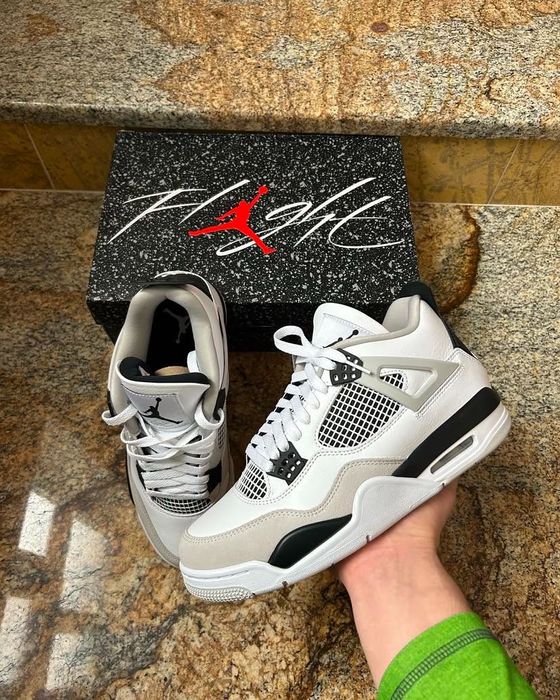 Jordan 4 Military black