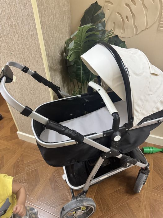 Коляска 2 в 1 прогулочная и лежащая