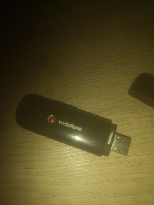 Stick usb vodafone facut de zte pentru internet mobil