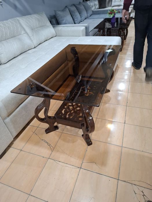 Столик продаётся Каленый стекло Журнальный столик Jurnalniy stol