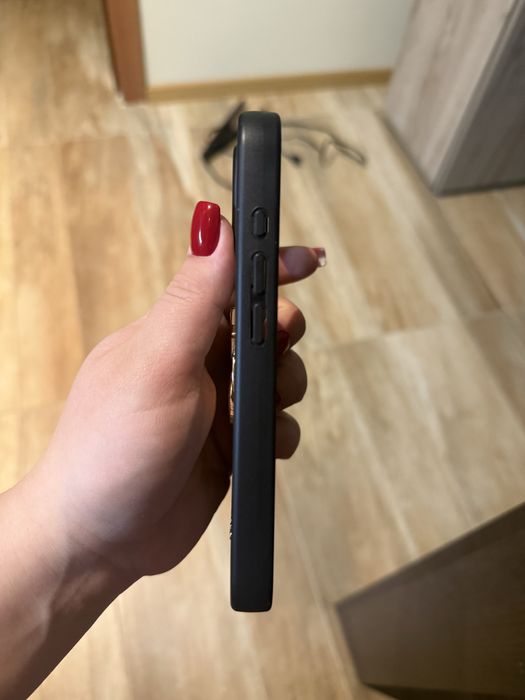 Кейс Guess за iphone 16 pro