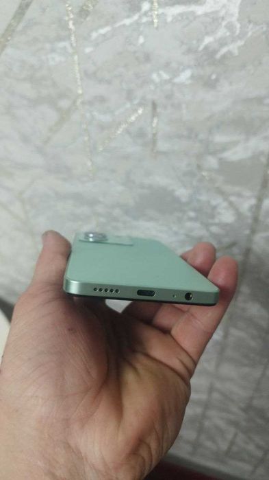 VIVO Y27S 8/128gb idyal kornishda ishlashi yaxshi