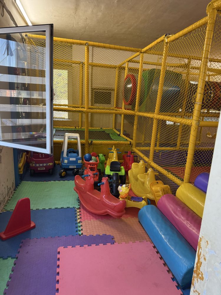 Плейграунд,детски кът