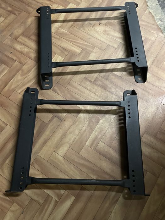 Шини за спортни седалки Audi