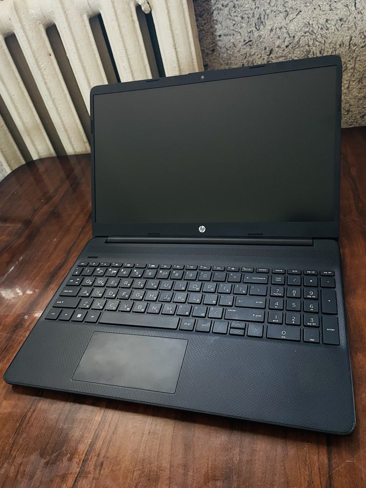 Hp noutbuk core i3  8 kun ishlagan yangi turibdi
