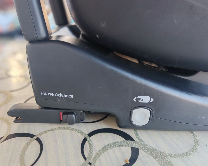 Scaun Joie i-Venture și Baza i-Base Advance