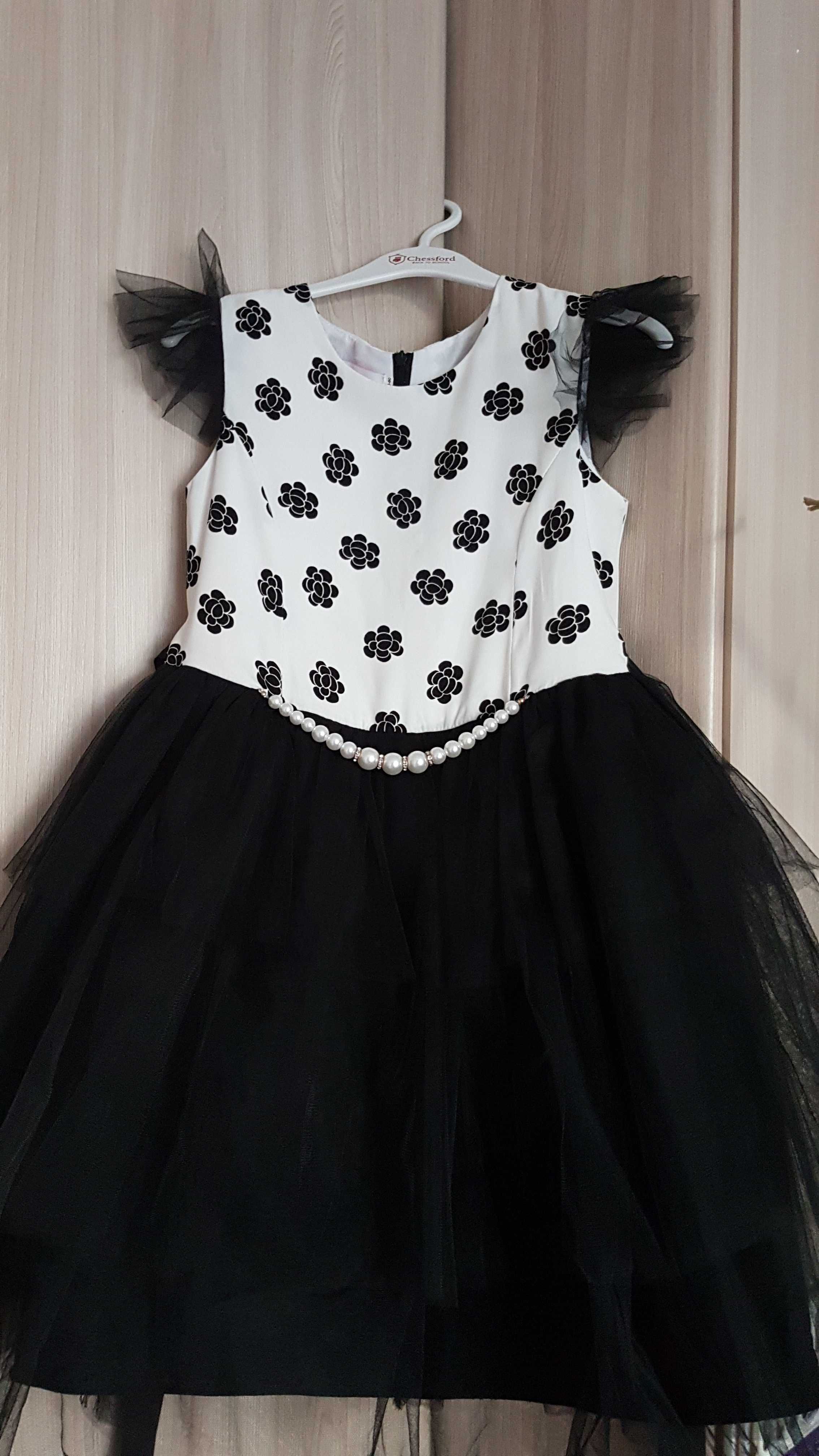 Платье нарядное, трикотажное, на девочку 9-10 лет, рост 140