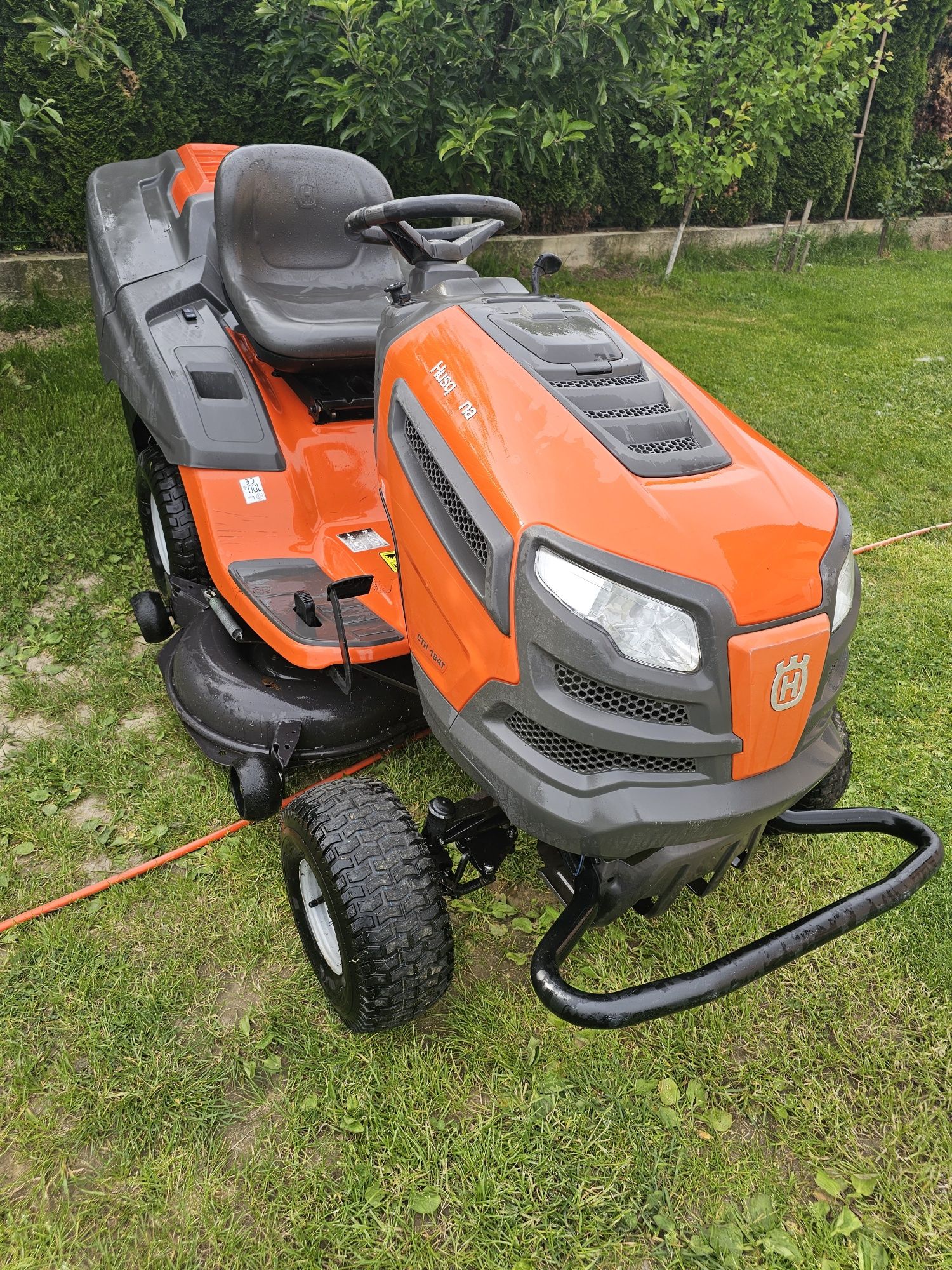 Tractoras Husqvarna  CTH 184T două pistoane