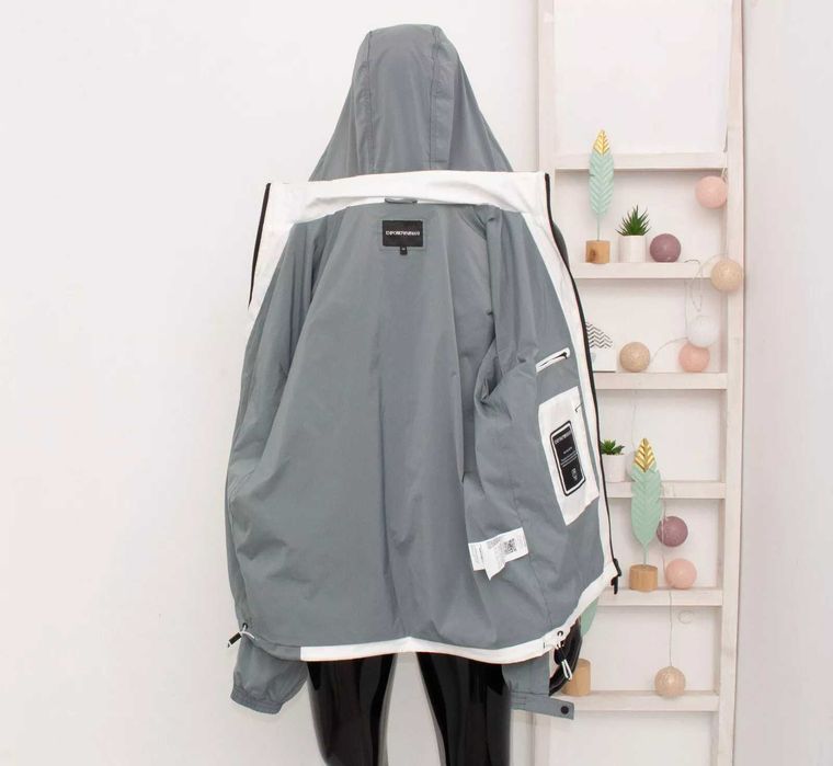 EMPORIO ARMANI оригинално мъжко яке бяло/сиво с качулка windbreaker L