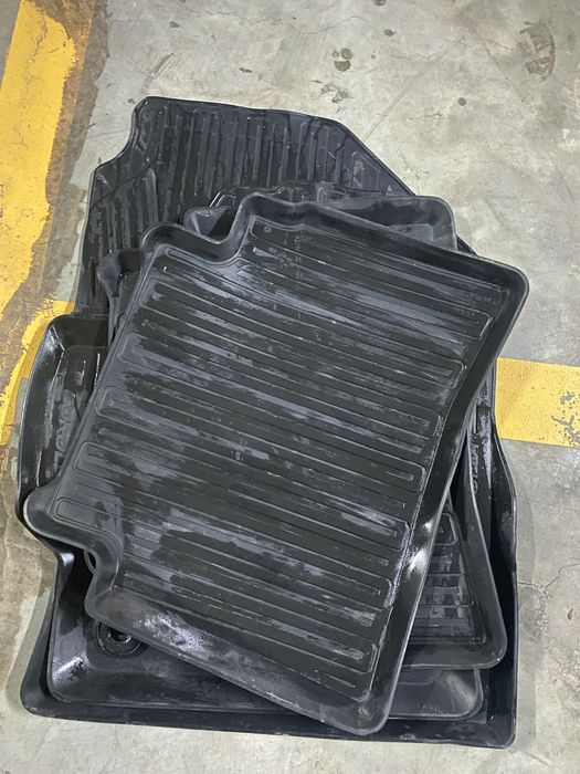 Полик резиновый королла 2019 выше