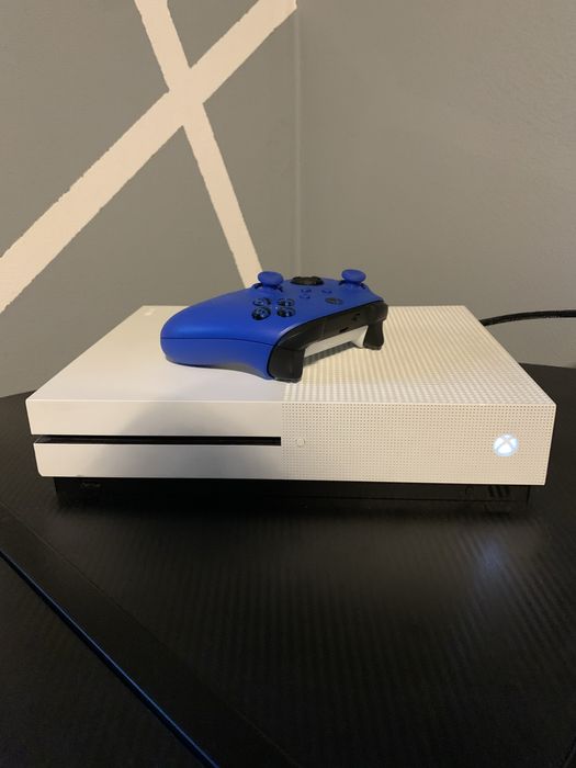 Vand xbox one cu o maneta si doua jocuri