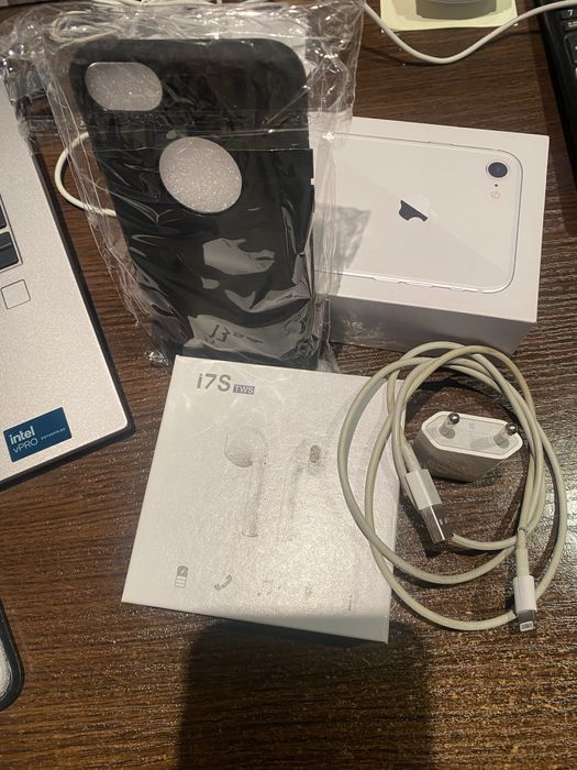 Iphone 8 много запазен