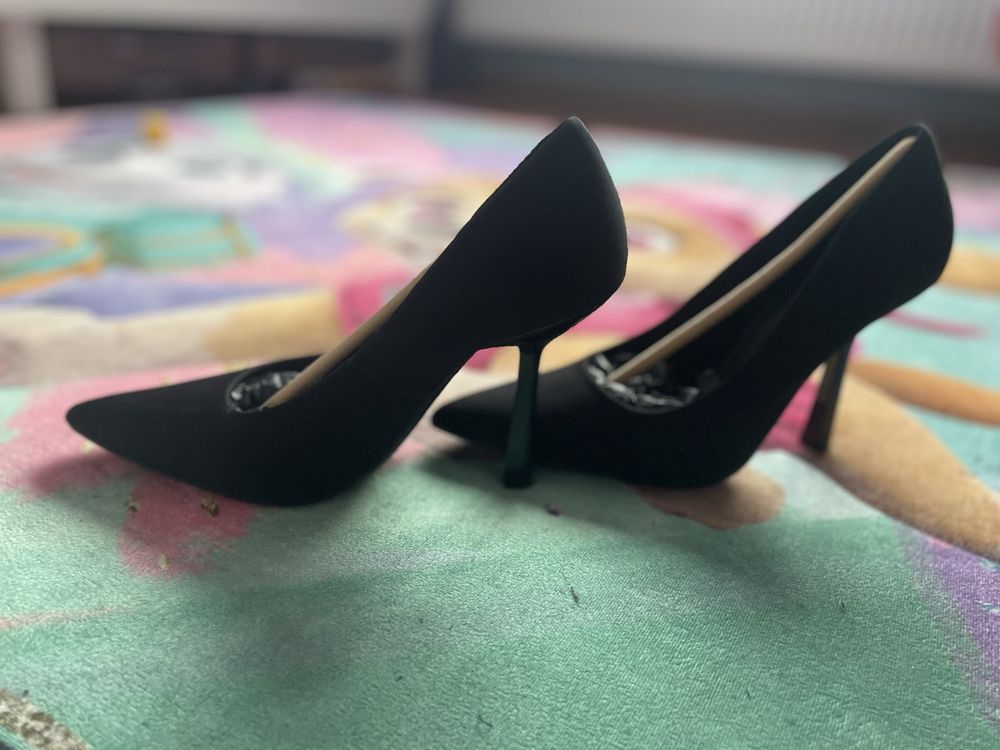 Обувки на ток / класически bershka