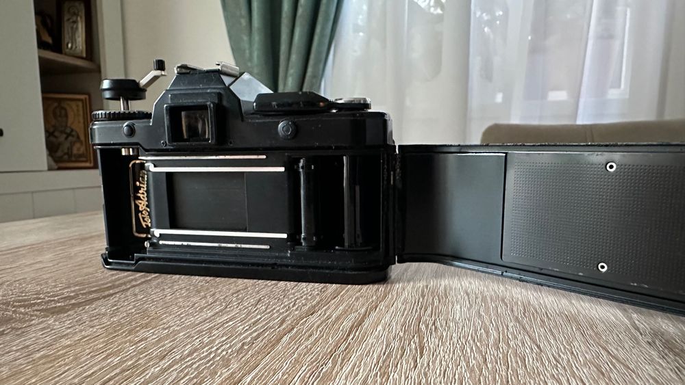 Yashica FX-D Quartz + 50mm 1.7+ 35-70mm + 35-140mm Soligor aparat foto