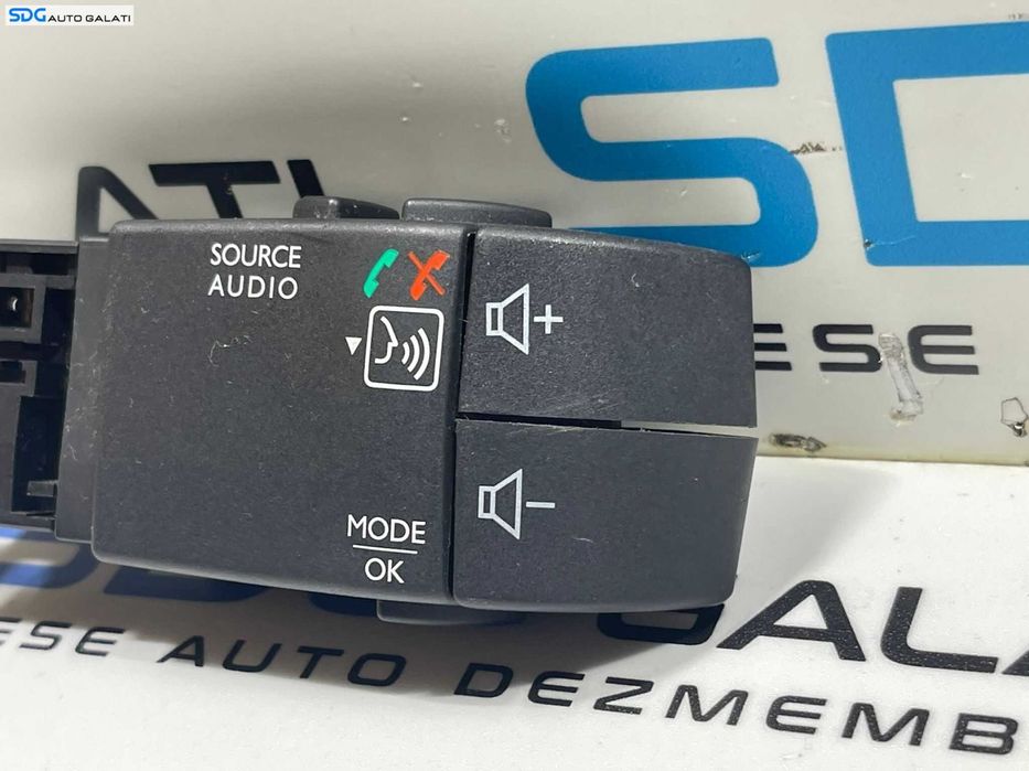 Maneta Comenzi Volan Radio Volum Dacia Sandero 2 2012 - 2018 Cod 8200950420 [B3051]