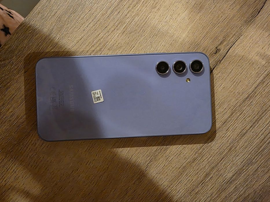 Продавам Samsung А54