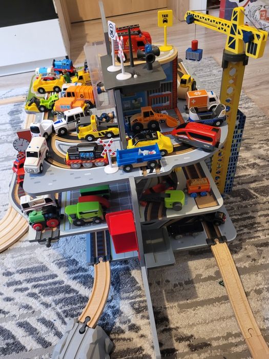 Gara sine tren extinsa.