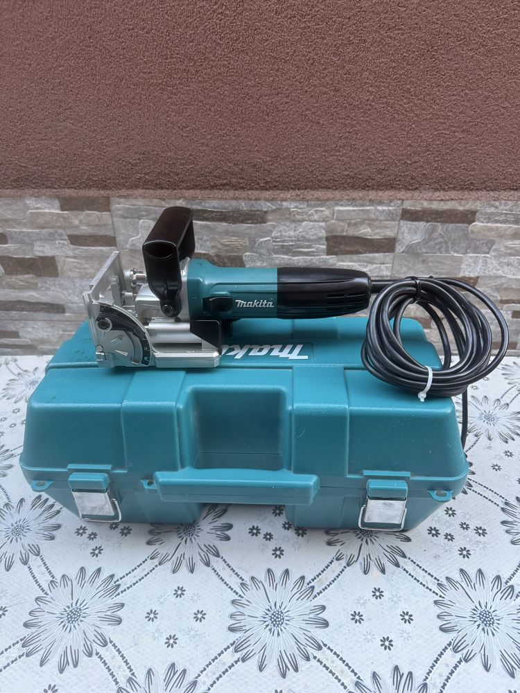 Фреза за дървени сглобки Makita тип бисквитка 701 W,
