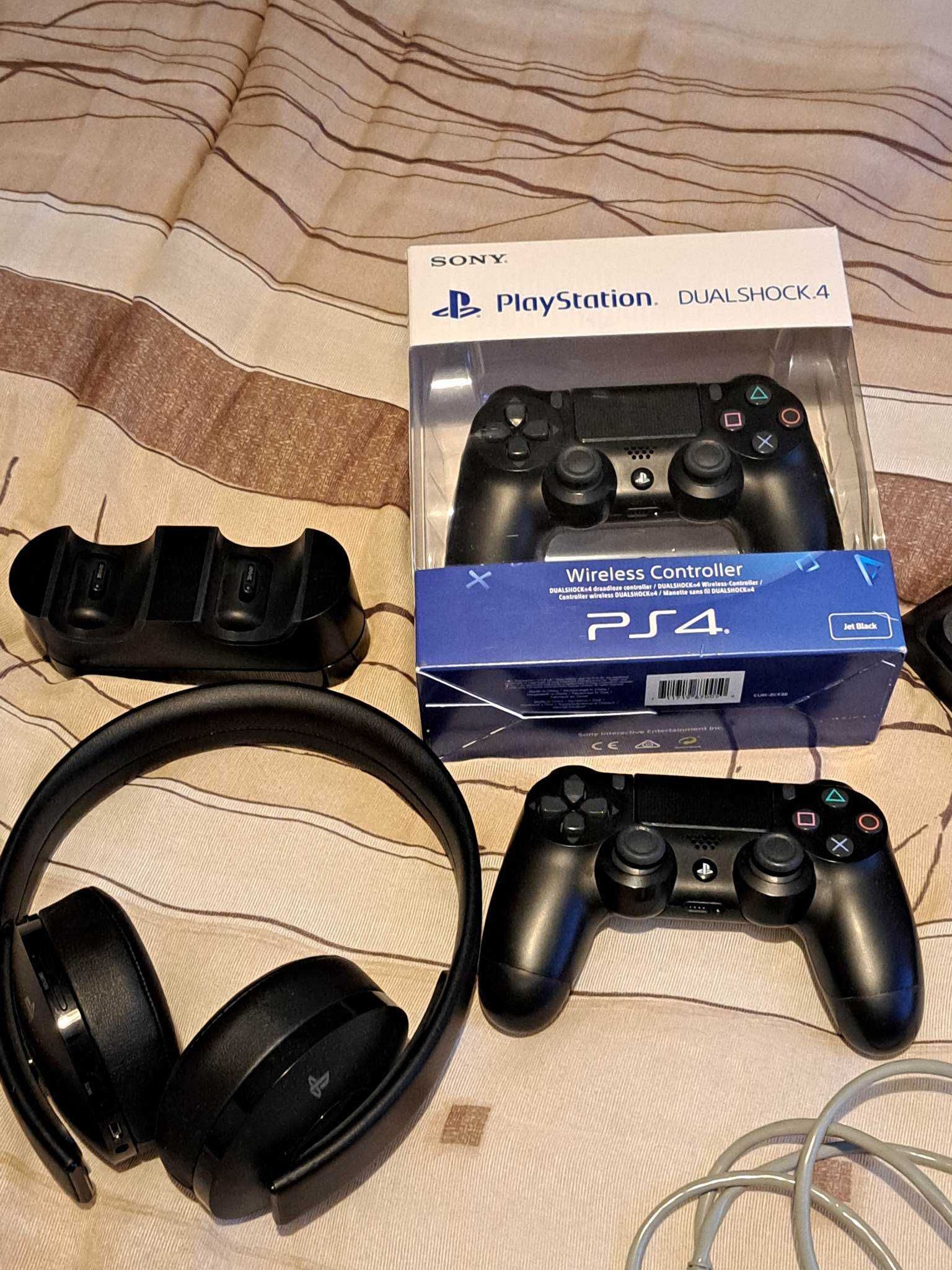 PlayStation 4 + много аксесоари