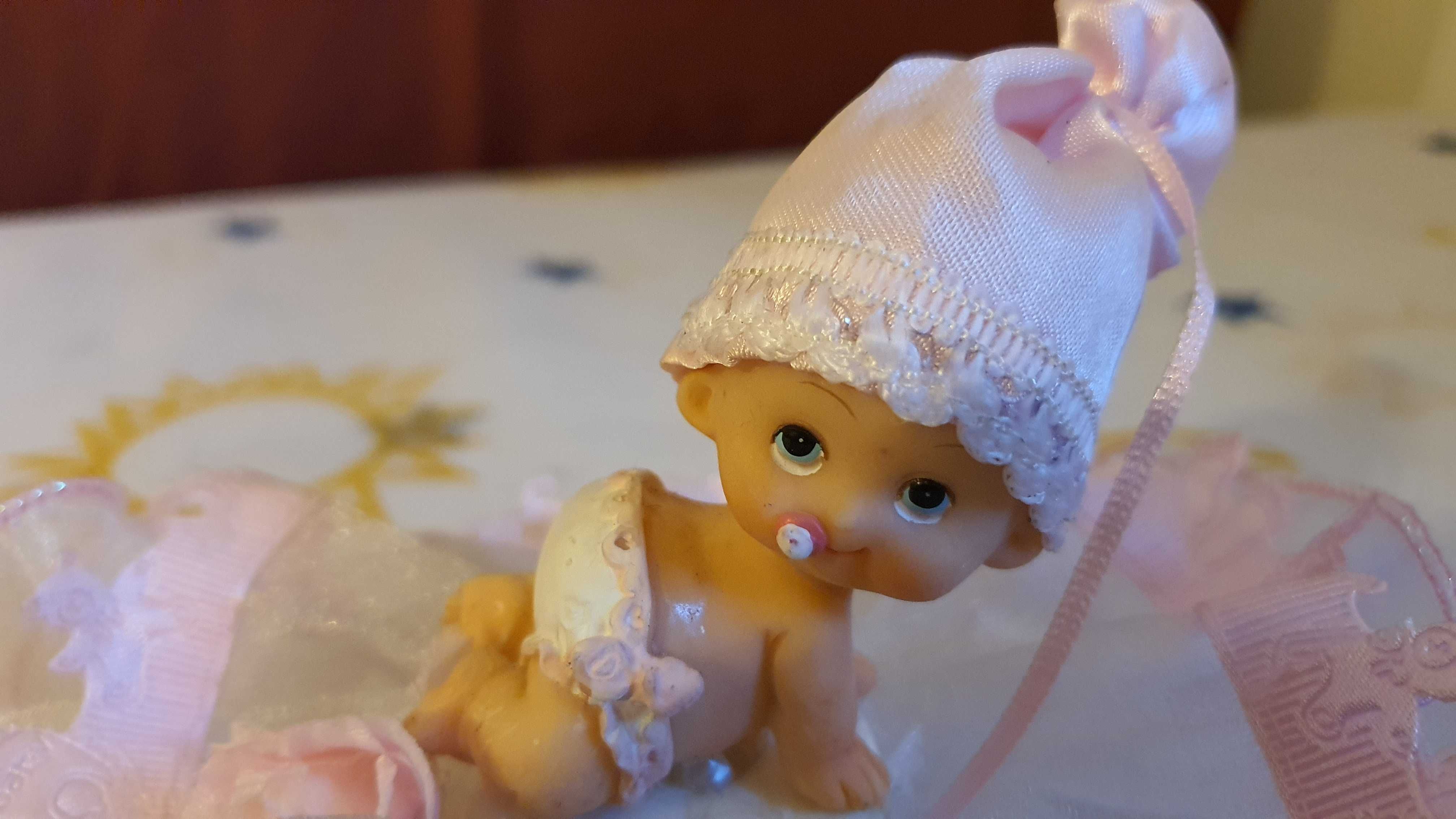 Figurina de tort pentru botez bebe roz