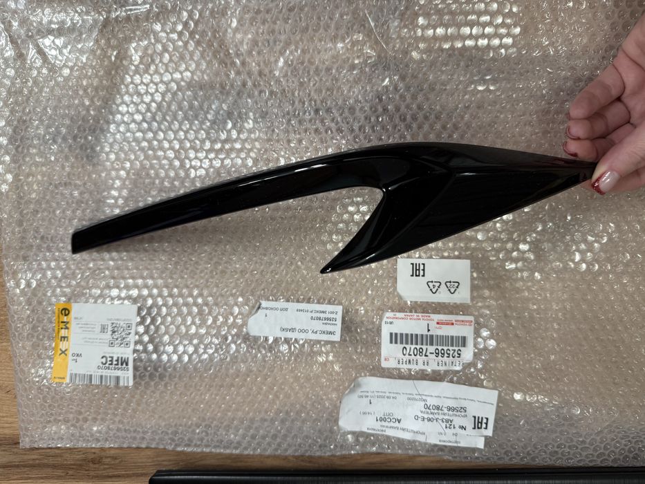 Молдинг накладка на бампер lexus nx350