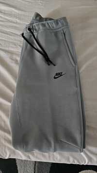 Pantaloni nike teck noi mas M