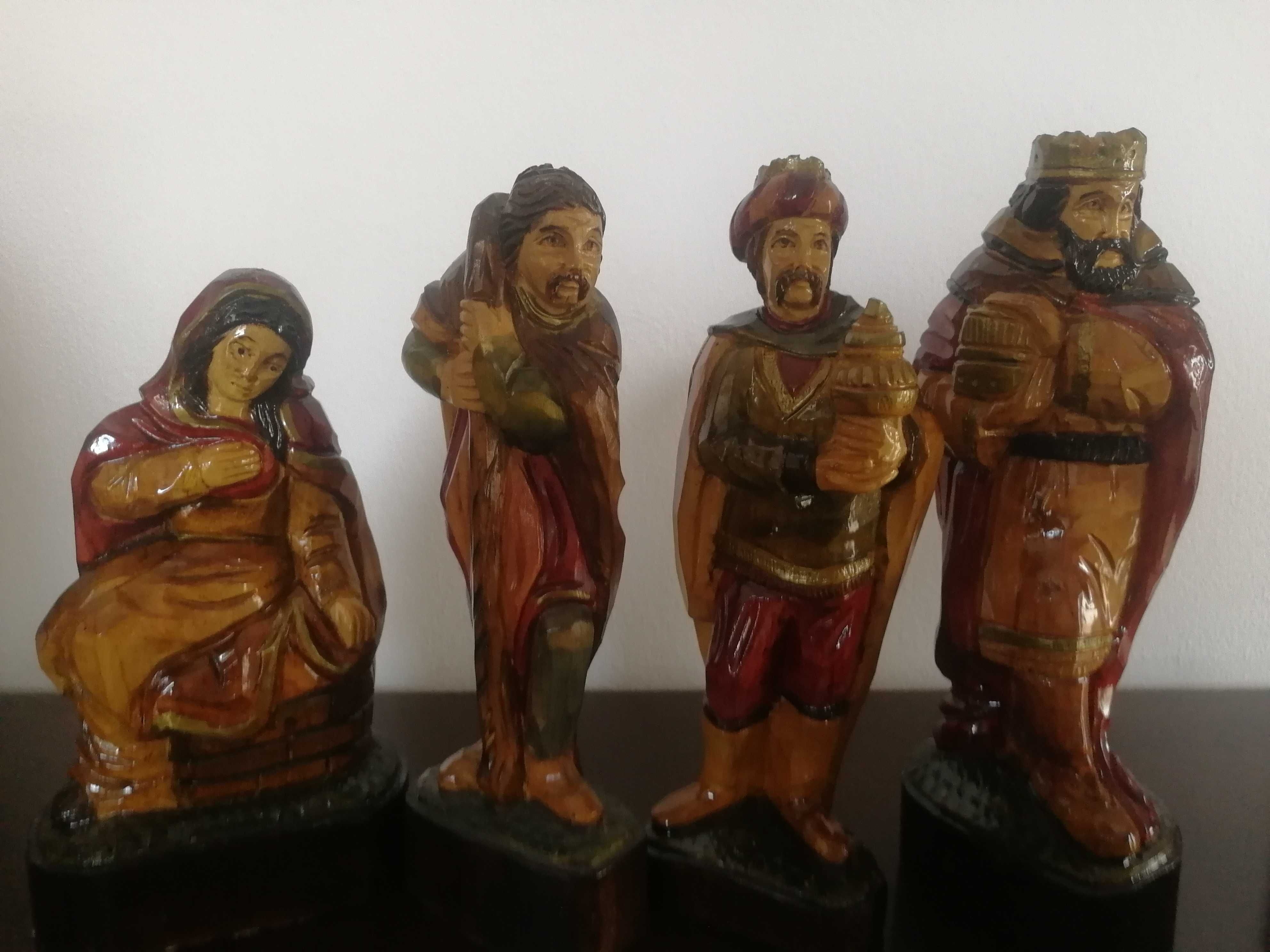 Statuiete /Bibelouri (religioase) sculptate in lemn