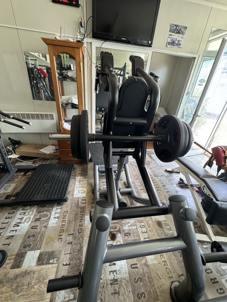 / Професионален силов уред Round Plate Loaded Super Squat Active Gym