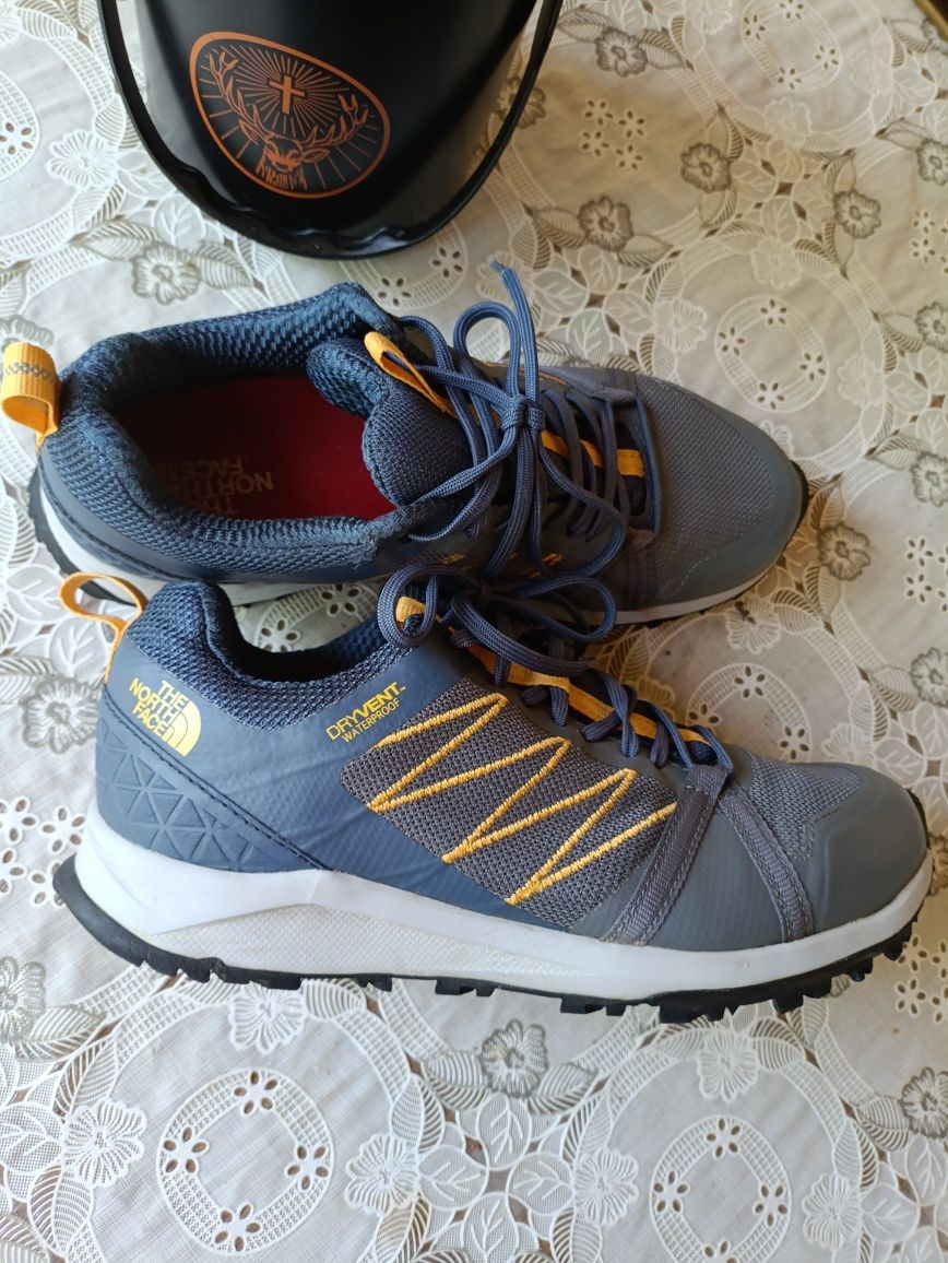 №40 Туристически обувки The North Face-Waterproof