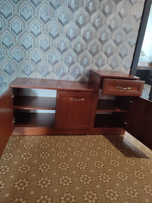 Продаётся тумба.