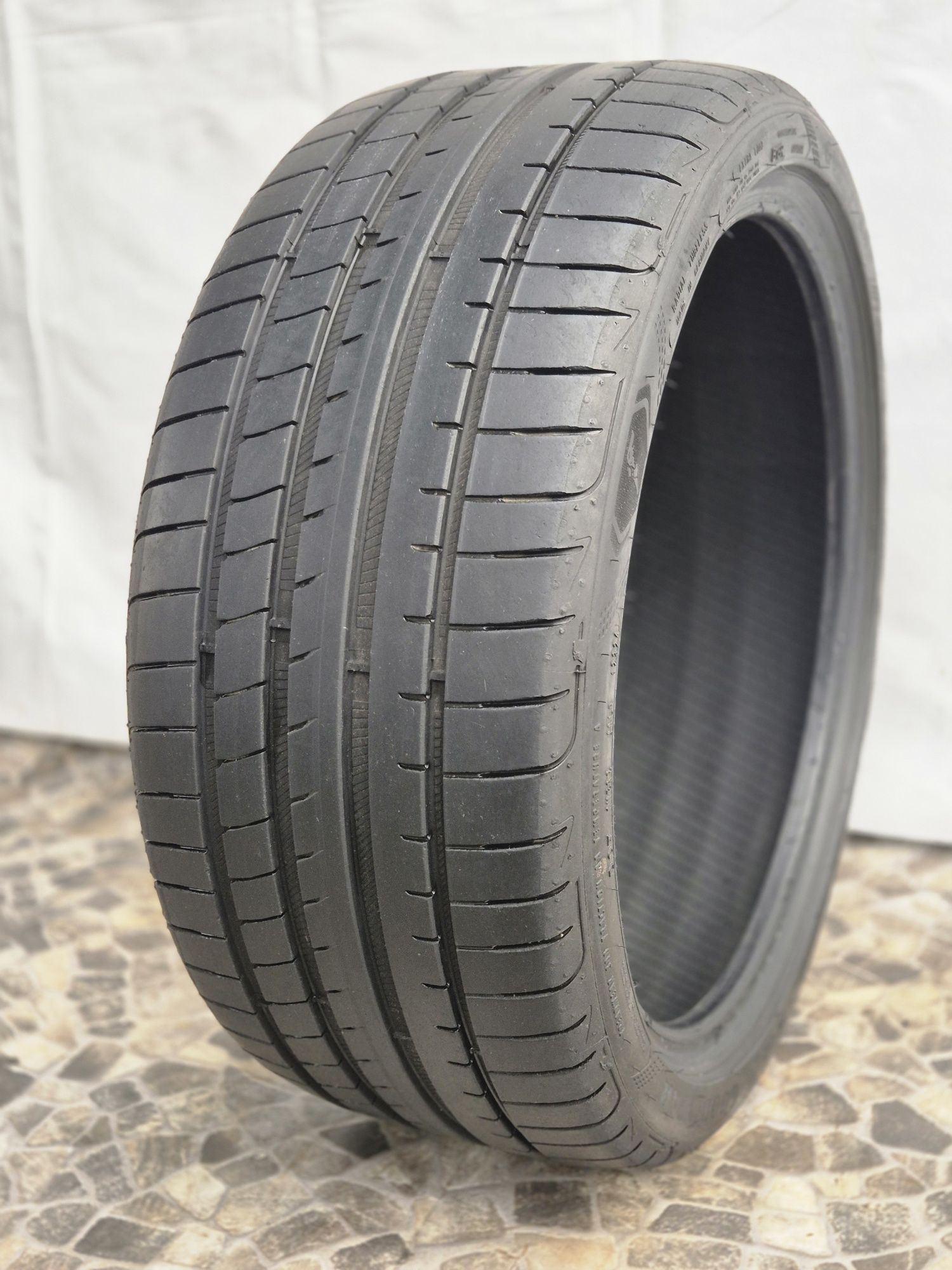 1бр 255 35 19 Goodyear лятна 24г