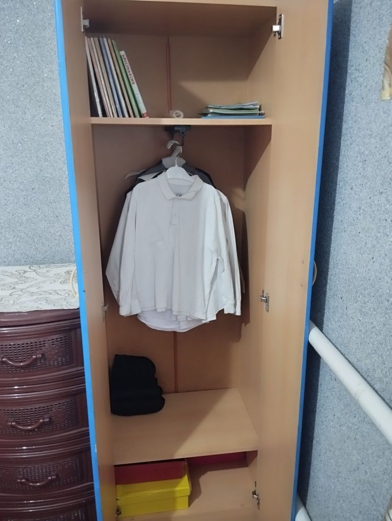 Продам детский шкаф,камод и парту