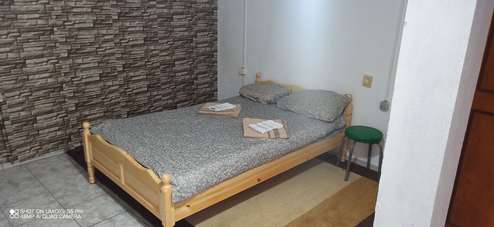 Продавам търговски помещения
